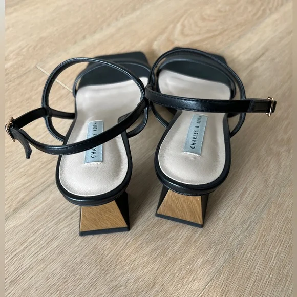 <<SOLD>> Charles & Keith Square-toe Strappy Sandals - Black - Picture 7 of 8